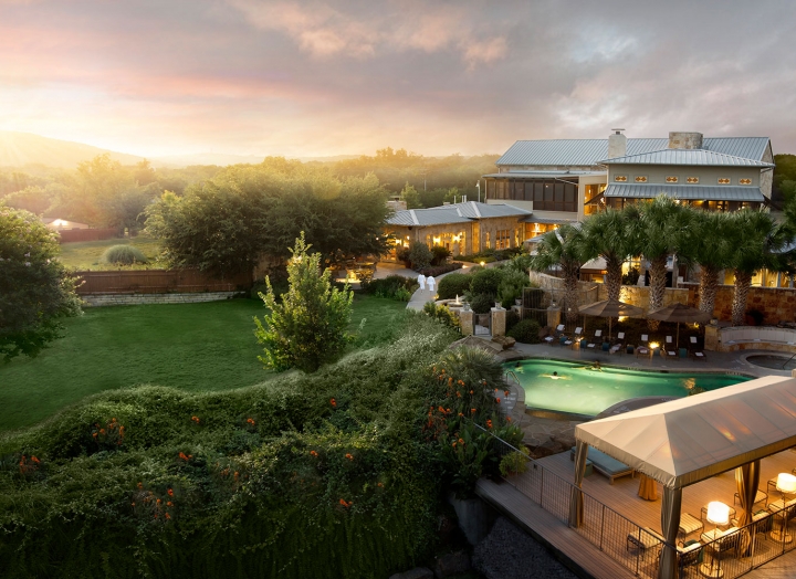 19 acres of lakeside luxury