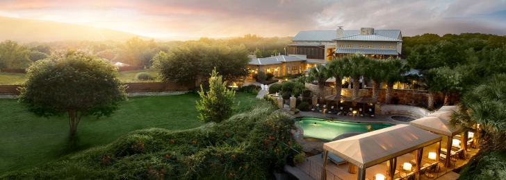 19 acres of lakeside luxury