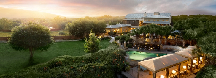 19 acres of lakeside luxury