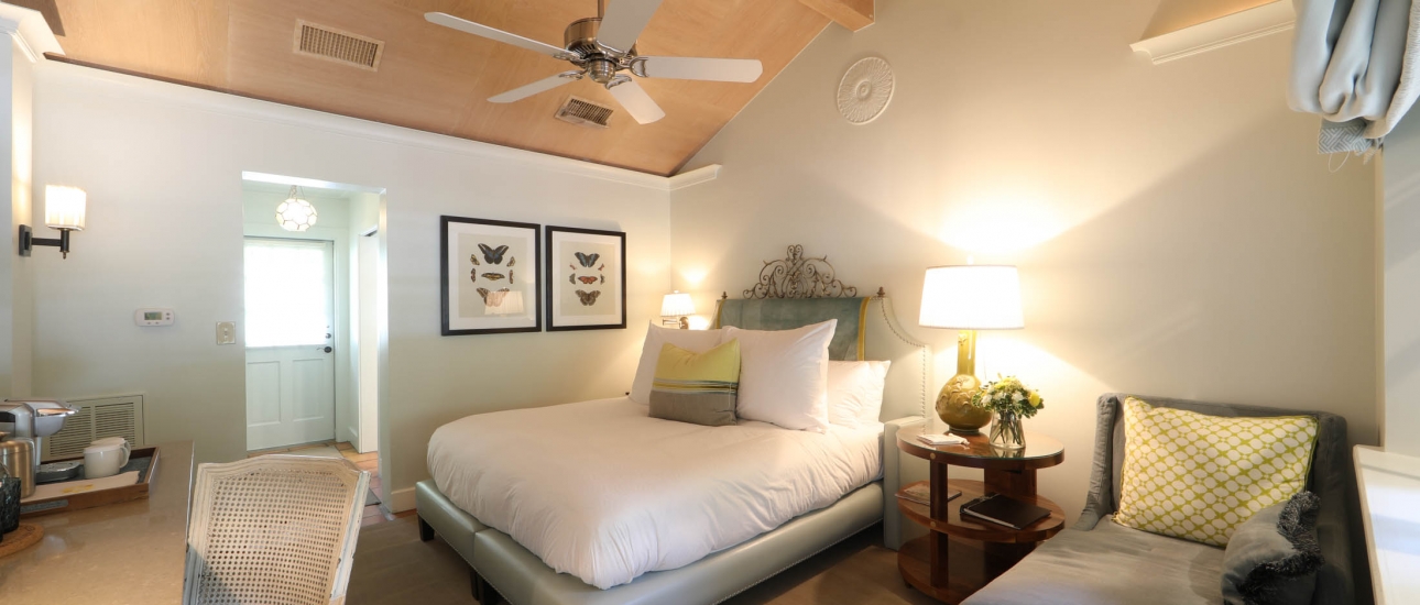 Luxury LakeView Room 8