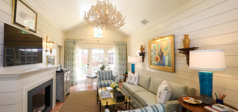 Luxury LakeView Room 10