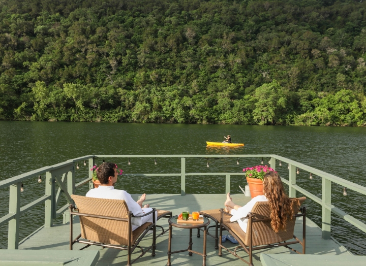 Luxury LakeView Room 7
