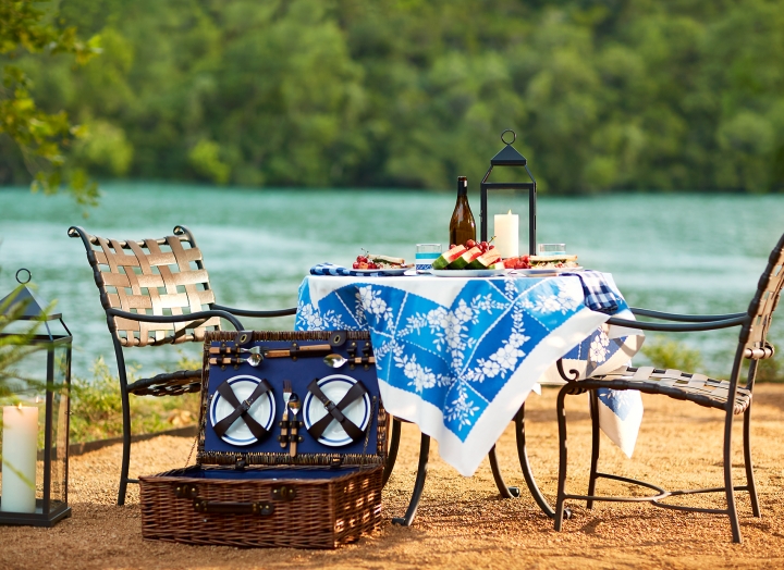 Picnic beside Lake Austin