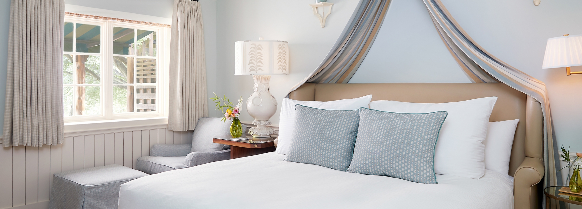 Luxury lakeview room