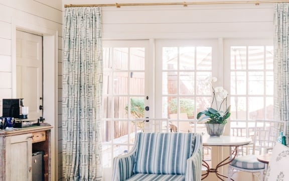 Lady Bird Johnson Cottage Suite living room